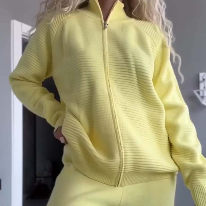 🔥Tidsbegränsat erbjudande: 50 % rabatt👚👖Damset med stickad kappa med dragkedja fram och byxor med vida ben